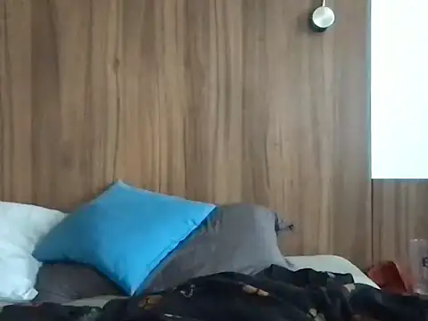 Snapshot of MikeVesrano chatting on February 19, 2026, 7:49 am MikeVesrano online show from February 19, 2026, 7:49 am