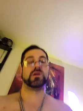 Snapshot of LargeLith chatting on April 29, 2026, 9:43 pm LargeLith online show from April 29, 2026, 9:43 pm