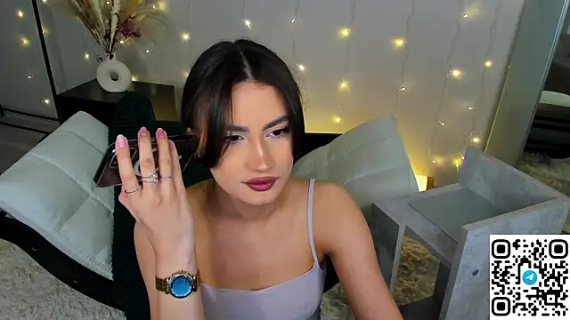 Snapshot of Adele_Lanea chatting on April 20, 2026, 12:35 am Adele Lanea online show from April 20, 2026, 12:35 am