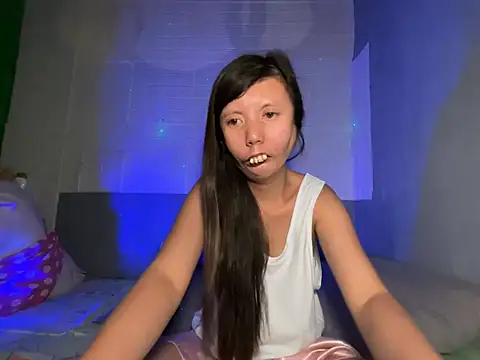 lady moon09 online show from April 14, 2026, 9:31 pm