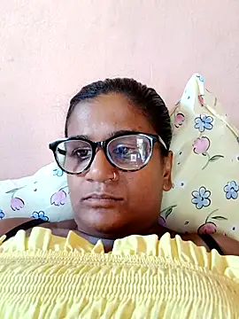 indianstrawberrylips4u online show from February 21, 2026, 9:33 am