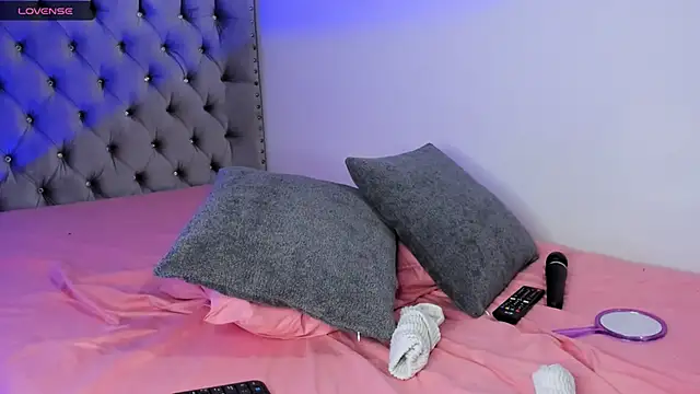 eva cutee  online show from April 10, 2026, 12:17 am