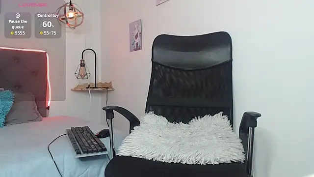 CHERRY DARCK online show from March 8, 2026, 2:20 pm