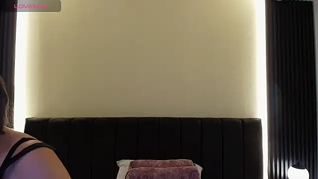 Snapshot of MoriahStorm chatting on April 21, 2026, 12:34 pm MoriahStorm online show from April 21, 2026, 12:34 pm