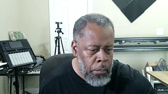 Cleozevo1961 online show from June 29, 2026, 6:18 pm