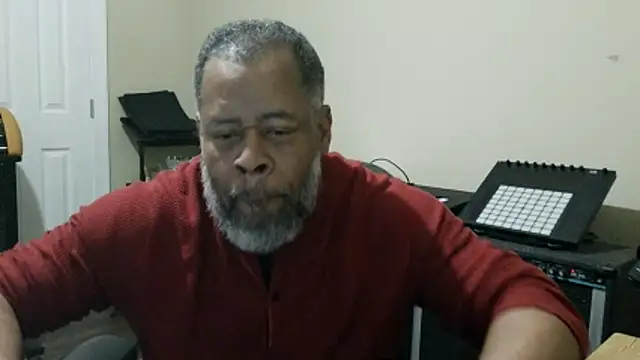 Cleozevo1961 online show from April 21, 2026, 12:01 pm