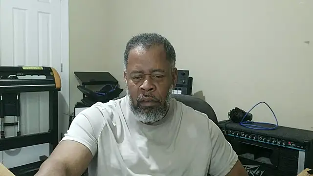 Snapshot of Cleozevo1961 chatting on April 30, 2026, 5:31 pm Cleozevo1961 online show from April 30, 2026, 5:31 pm