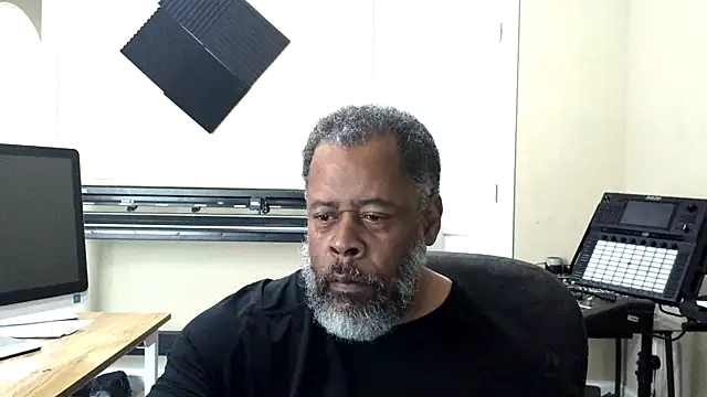 Snapshot of Cleozevo1961 chatting on May 19, 2026, 7:54 pm Cleozevo1961 online show from May 19, 2026, 7:54 pm