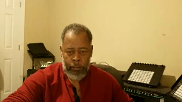 Cleozevo1961 online show from April 22, 2026, 1:07 pm