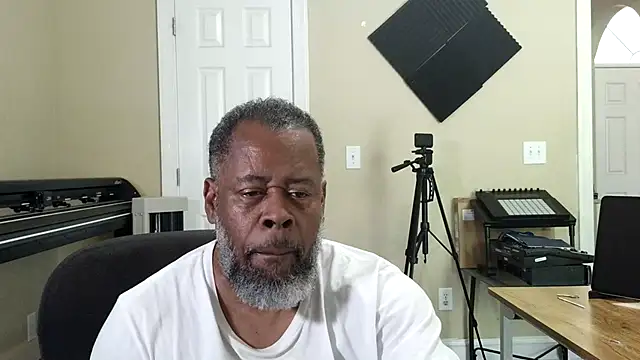 Cleozevo1961 online show from July 3, 2026, 4:46 pm