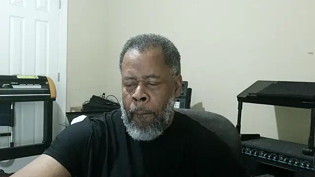 Snapshot of Cleozevo1961 chatting on May 6, 2026, 3:16 pm Cleozevo1961 online show from May 6, 2026, 3:16 pm