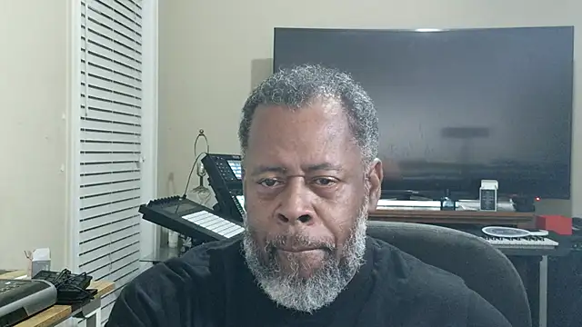 Cleozevo1961 online show from July 17, 2026, 4:21 am