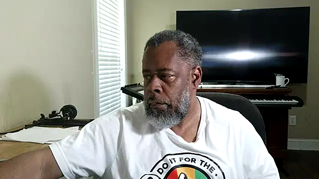 Cleozevo1961 online show from July 9, 2026, 3:22 pm