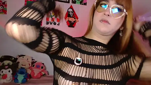 Snapshot of chloe_roxy chatting on April 21, 2026, 3:46 am chloe roxy online show from April 21, 2026, 3:46 am