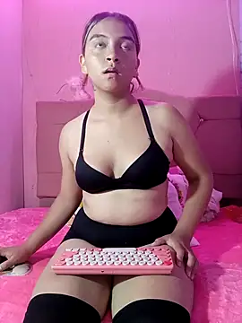 Snapshot of Arabella_Fraser18 chatting on May 7, 2026, 12:30 pm Arabella Fraser18 online show from May 7, 2026, 12:30 pm