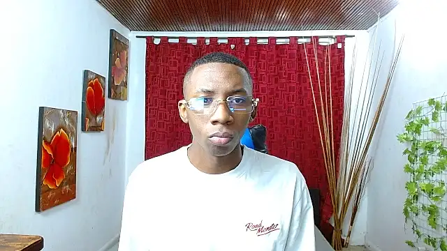 milo018 online show from May 5, 2026, 2:09 pm