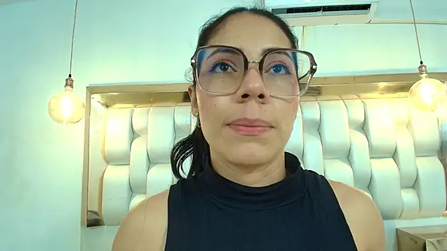 Snapshot of AzulMaveric chatting on July 8, 2026, 7:36 pm AzulMaveric online show from July 8, 2026, 7:36 pm