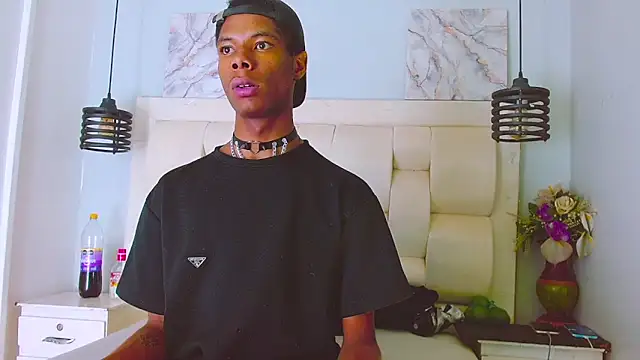 Snapshot of Santiago_Ortiz_ chatting on April 4, 2026, 8:48 pm Santiago Ortiz online show from April 4, 2026, 8:48 pm