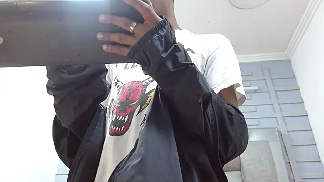 Snapshot of Santiago_Ortiz_ chatting on March 6, 2026, 1:39 pm Santiago Ortiz online show from March 6, 2026, 1:39 pm