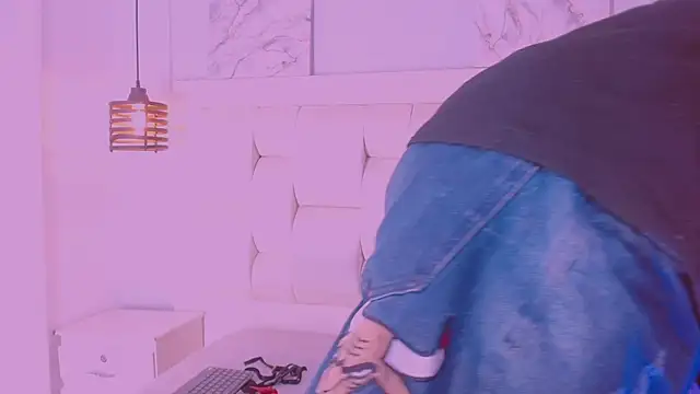 Snapshot of Santiago_Ortiz_ chatting on March 21, 2026, 9:30 pm Santiago Ortiz online show from March 21, 2026, 9:30 pm