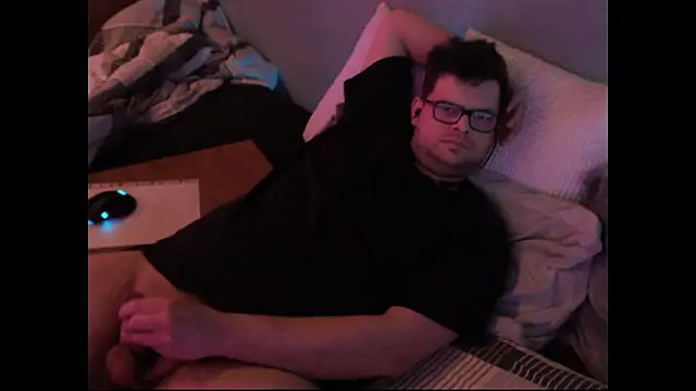 Snapshot of Whyteshadow4235 chatting on March 1, 2026, 7:58 pm Whyteshadow4235 online show from March 1, 2026, 7:58 pm