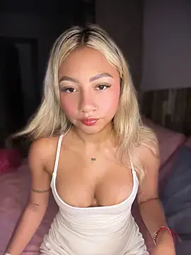 Snapshot of Dulce_Sofi_ chatting on June 19, 2026, 6:25 pm Dulce Sofi online show from June 19, 2026, 6:25 pm