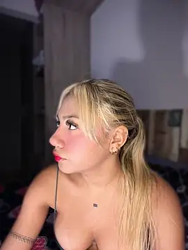 Dulce Sofi  online show from May 28, 2026, 3:36 am
