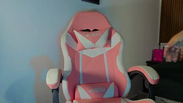 Snapshot of Sophiexx_ chatting on April 7, 2026, 1:57 pm Sophiexx online show from April 7, 2026, 1:57 pm