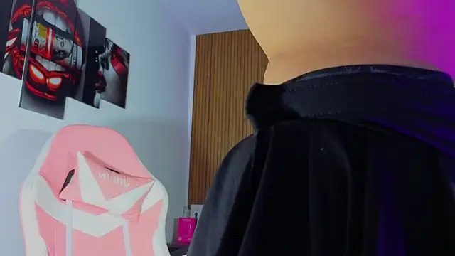 Snapshot of Sophiexx_ chatting on April 9, 2026, 1:17 pm Sophiexx online show from April 9, 2026, 1:17 pm