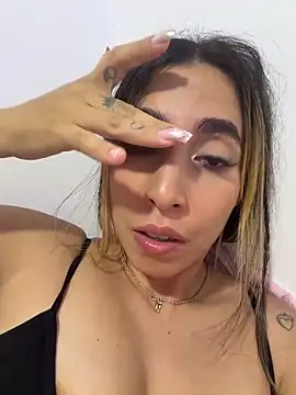 Snapshot of Sophiexx_ chatting on April 13, 2026, 1:20 am Sophiexx online show from April 13, 2026, 1:20 am