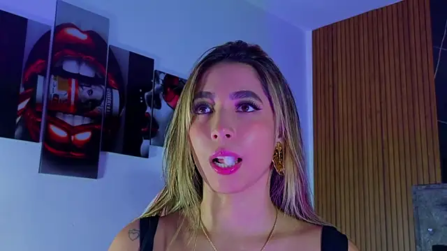 Snapshot of Sophiexx_ chatting on March 7, 2026, 12:06 am Sophiexx online show from March 7, 2026, 12:06 am