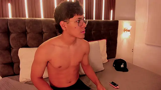 Snapshot of Daviid18__ chatting on February 25, 2026, 1:55 pm Daviid18 online show from February 25, 2026, 1:55 pm