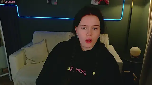 Snapshot of JustMira chatting on May 13, 2026, 9:44 pm JustMira online show from May 13, 2026, 9:44 pm