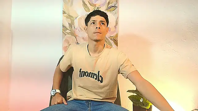 Eliassalvatore  online show from May 23, 2026, 1:21 pm