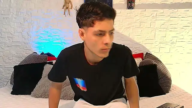 Eliassalvatore  online show from May 27, 2026, 3:08 pm