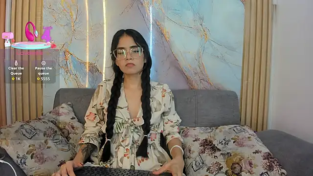 Snapshot of Carolina_pm chatting on April 8, 2026, 10:44 pm Carolina pm online show from April 8, 2026, 10:44 pm