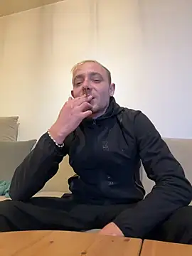 Crevette311 online show from November 26, 2025, 9:04 pm