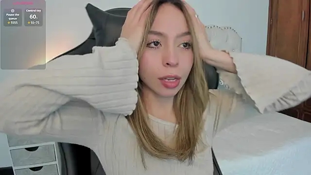 LuuluBerry online show from March 23, 2026, 8:41 pm