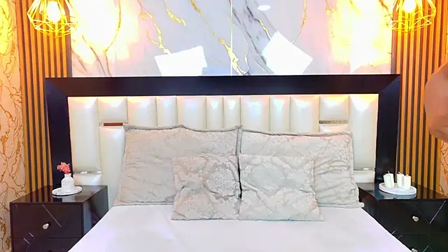 MiaDiamod online show from April 2, 2026, 12:12 pm