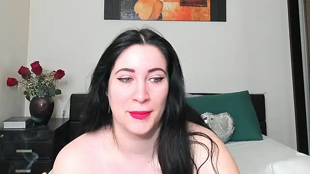 GoldenLunaa online show from April 7, 2026, 4:36 am