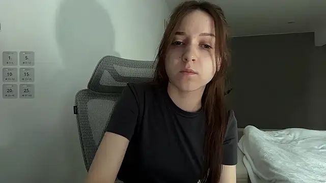 Snapshot of monnymoonn chatting on May 29, 2026, 4:18 am monnymoonn online show from May 29, 2026, 4:18 am