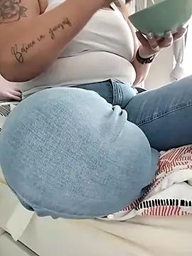 Snapshot of Emma12117 chatting on March 17, 2026, 9:56 am Emma12117 online show from March 17, 2026, 9:56 am