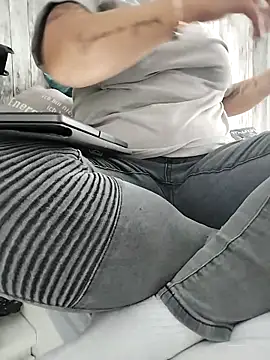 Snapshot of Emma12117 chatting on March 24, 2026, 9:53 am Emma12117 online show from March 24, 2026, 9:53 am