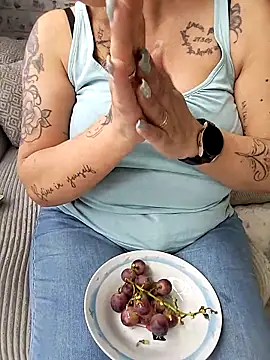 Snapshot of Emma12117 chatting on March 11, 2026, 10:20 am Emma12117 online show from March 11, 2026, 10:20 am