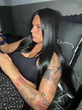 Snapshot of Destinylovex chatting on April 30, 2026, 8:27 pm Destinylovex online show from April 30, 2026, 8:27 pm