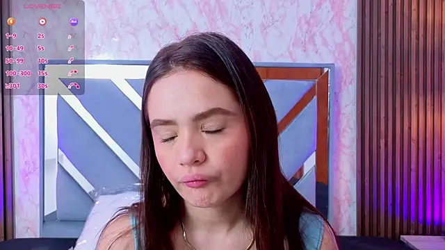 LittleeSara18 online show from May 26, 2026, 11:41 am