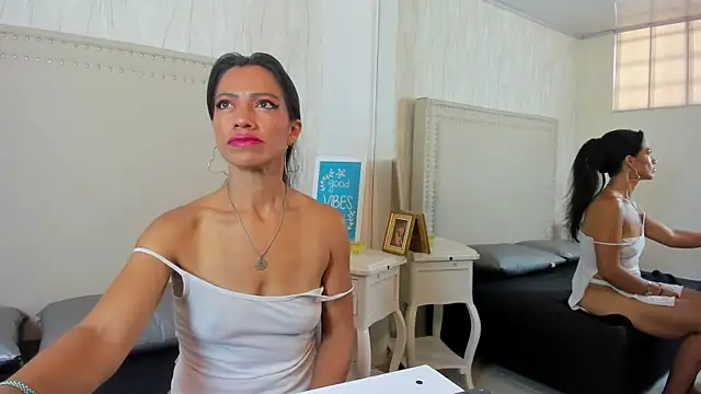 FernandaAvilax online show from April 22, 2026, 6:25 pm