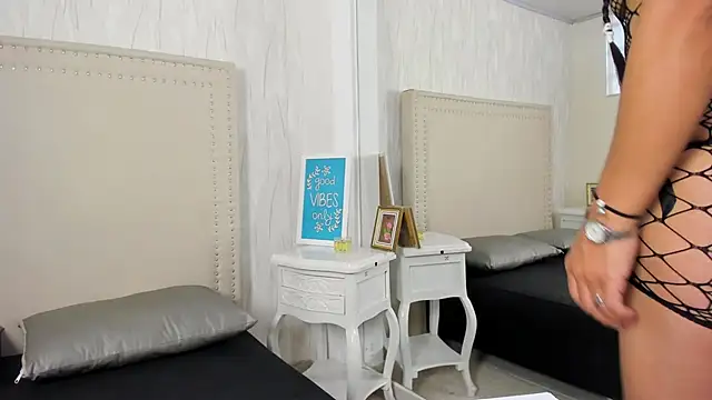 FernandaAvilax online show from May 16, 2026, 8:19 pm