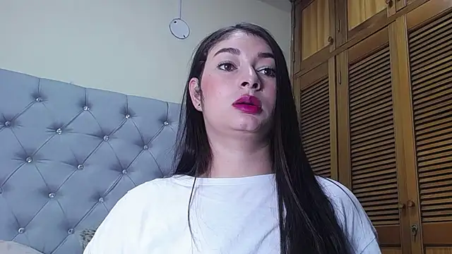 skarlett  36 online show from May 5, 2026, 2:20 pm