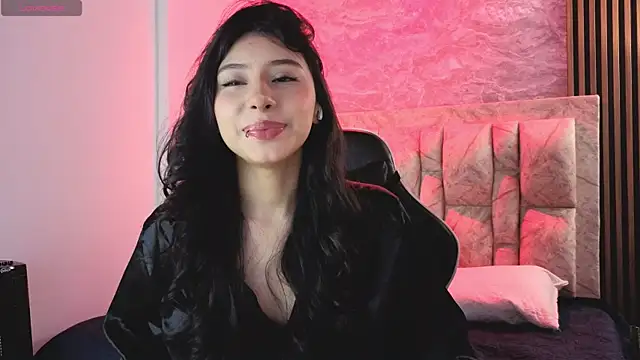 chloe bluee  online show from April 24, 2026, 11:23 am